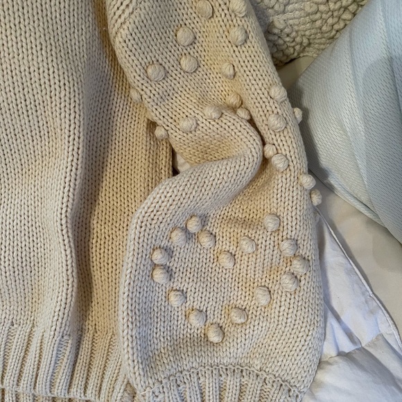 Puffy sleeves sweater 🤍 - Picture 9 of 12